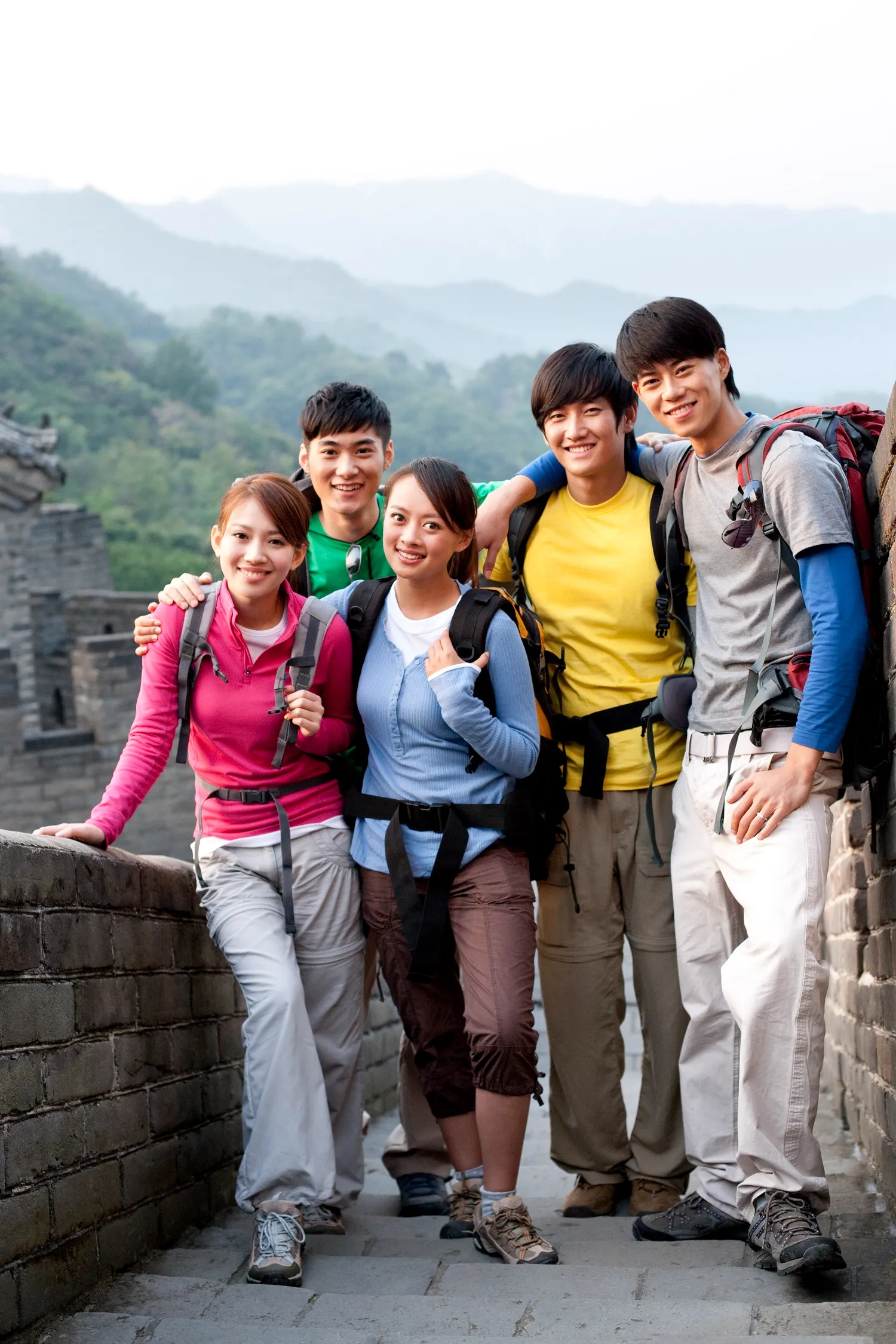 young-people-go-hiking-great-wall